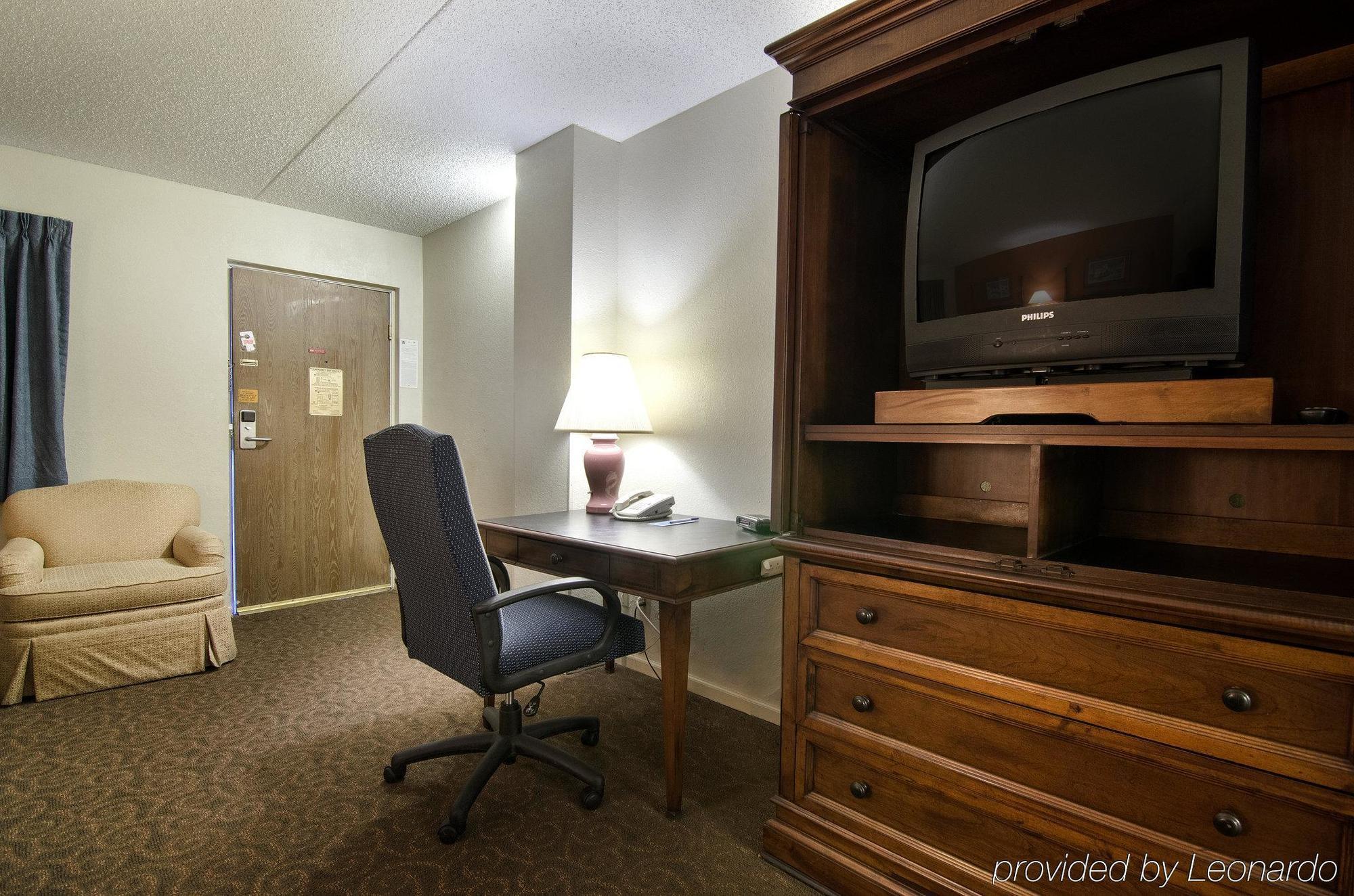America'S Best Inn And Suites Emporia Exterior foto