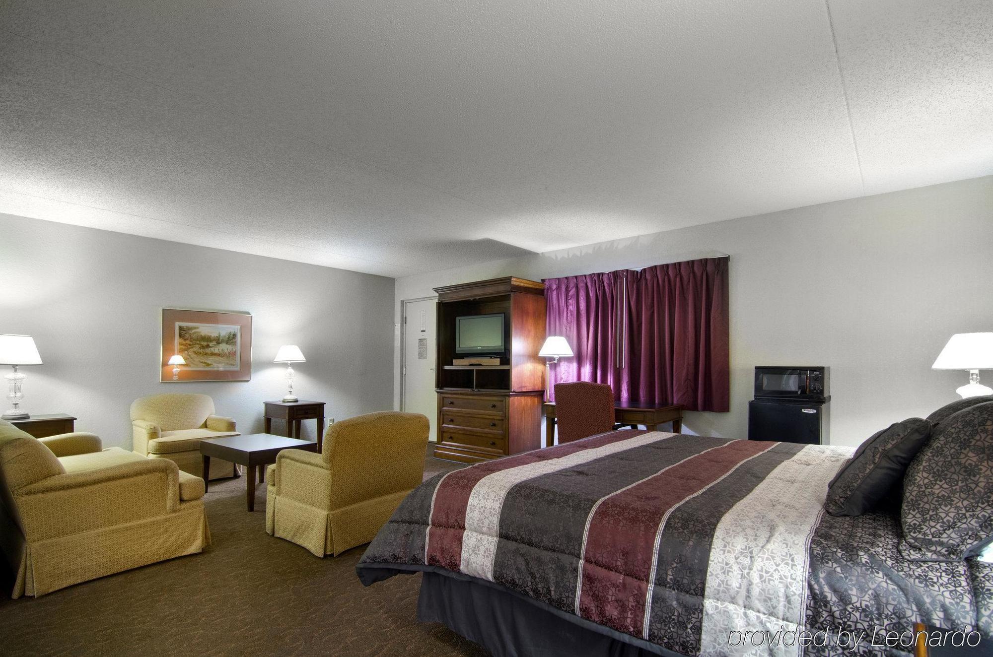 America'S Best Inn And Suites Emporia Exterior foto