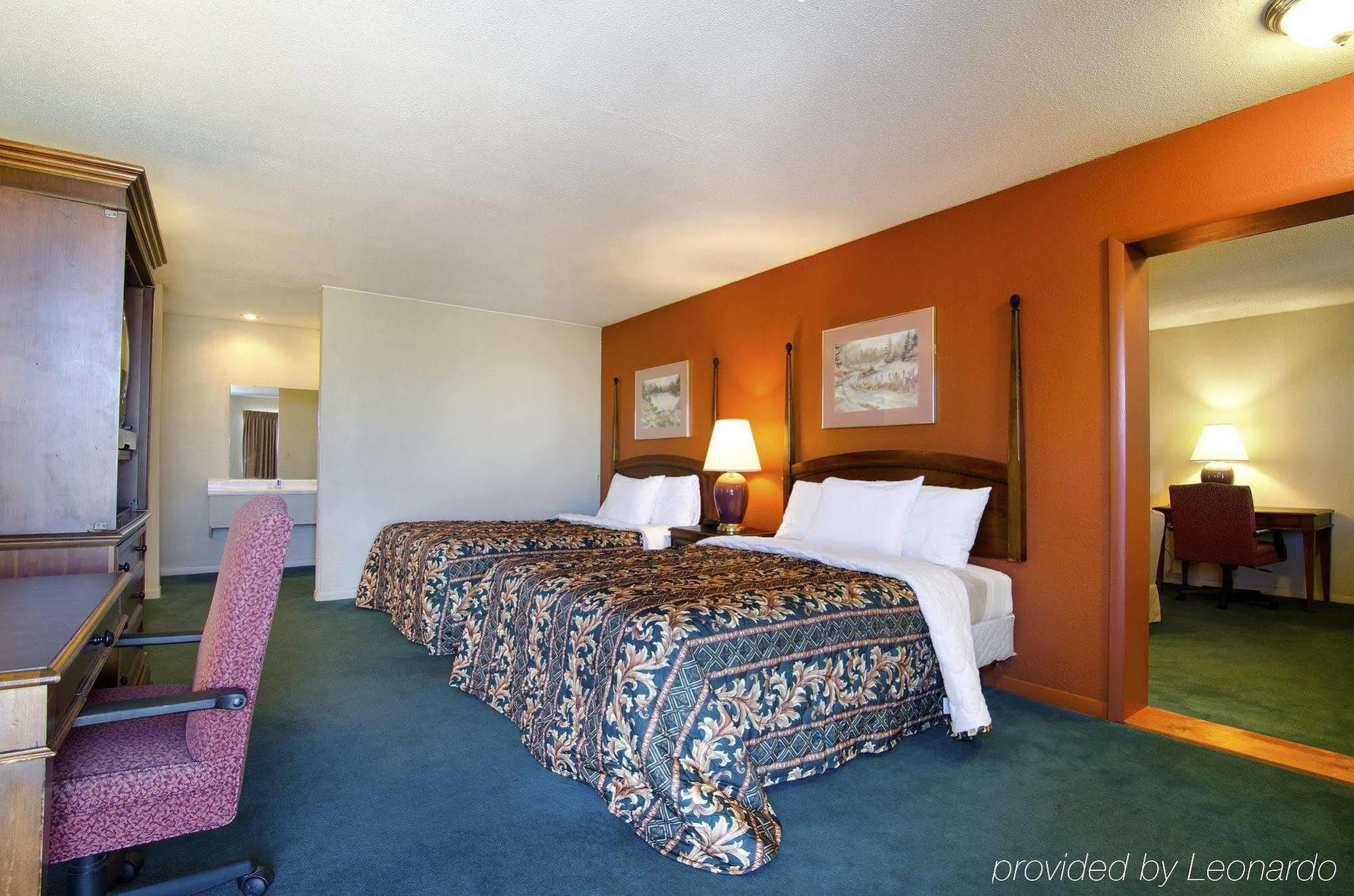 America'S Best Inn And Suites Emporia Exterior foto